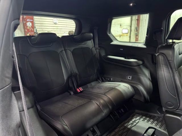 2023 Velvet Red Pearlcoat Jeep Grand Cherokee L Altitude 4X4 SUV