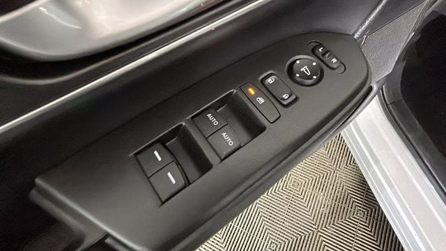 2022 Platinum White Pearl Honda CR-V Hybrid Touring AWD SUV