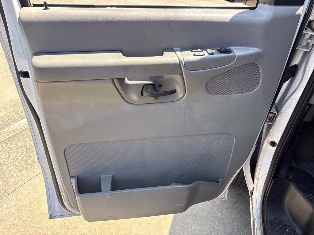 2008 Oxford White Clearcoat Ford E-150 Commercial RWD Van