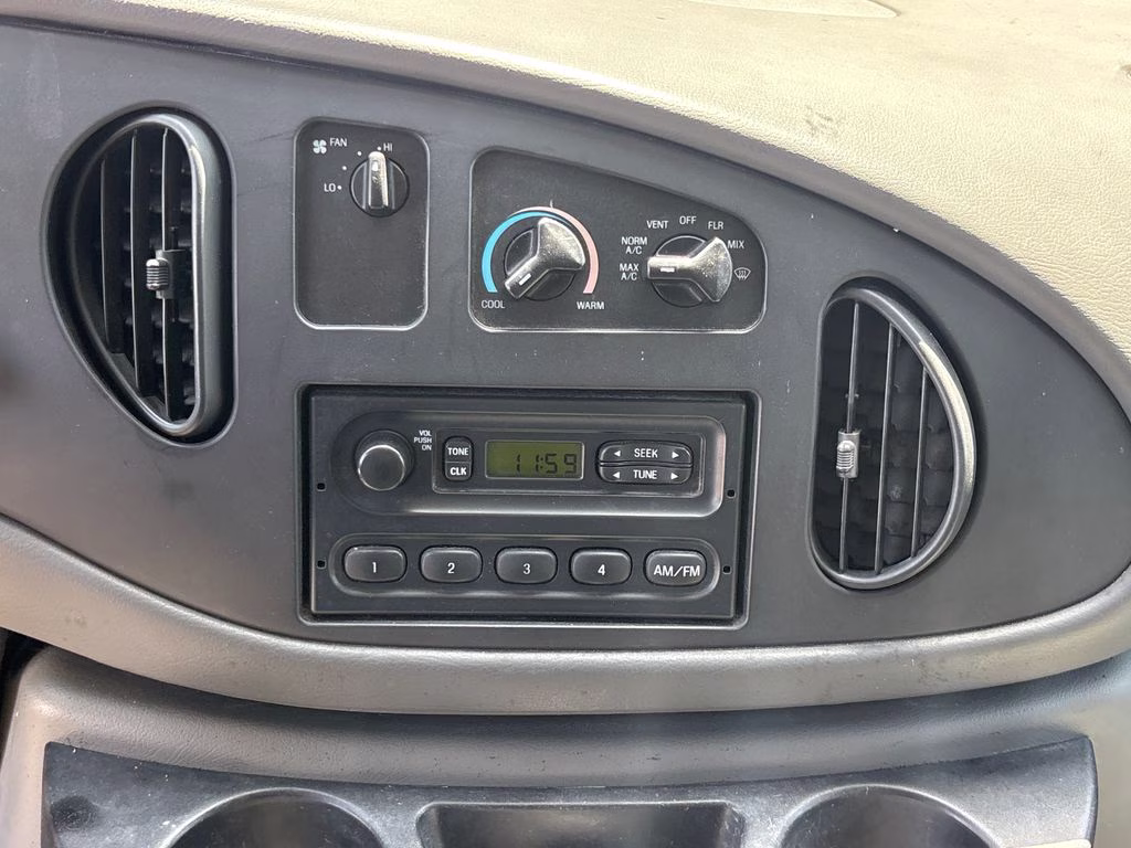 2008 Oxford White Clearcoat Ford E-150 Commercial RWD Van