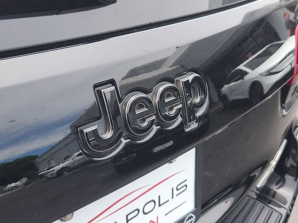 2018 Diamond Black Crystal Pearlcoat Jeep Grand Cherokee Trackhawk 4X4 SUV
