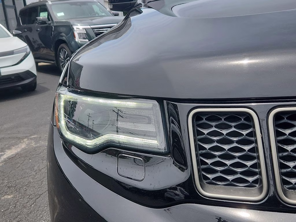 2018 Diamond Black Crystal Pearlcoat Jeep Grand Cherokee Trackhawk 4X4 SUV