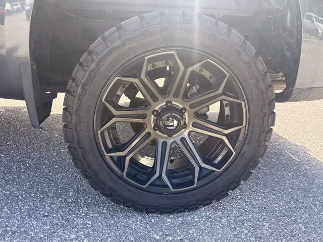 2019 Shadow Gray Metallic Chevrolet Silverado 1500 Custom Trail Boss Crew Cab Pickup 4X4 Truck
