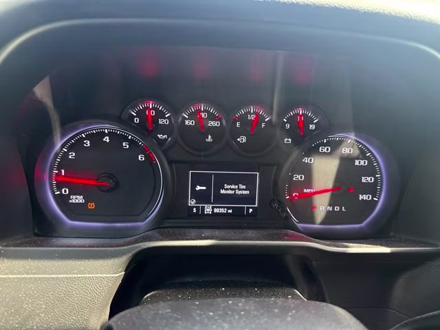 2019 Shadow Gray Metallic Chevrolet Silverado 1500 Custom Trail Boss Crew Cab Pickup 4X4 Truck