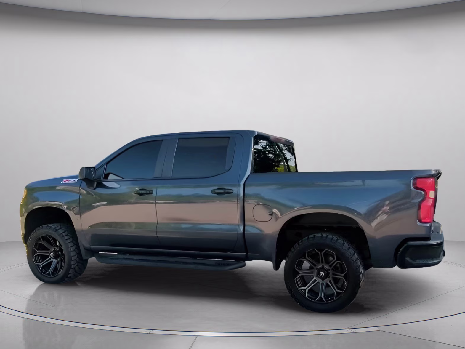 2019 Shadow Gray Metallic Chevrolet Silverado 1500 Custom Trail Boss Crew Cab Pickup 4X4 Truck