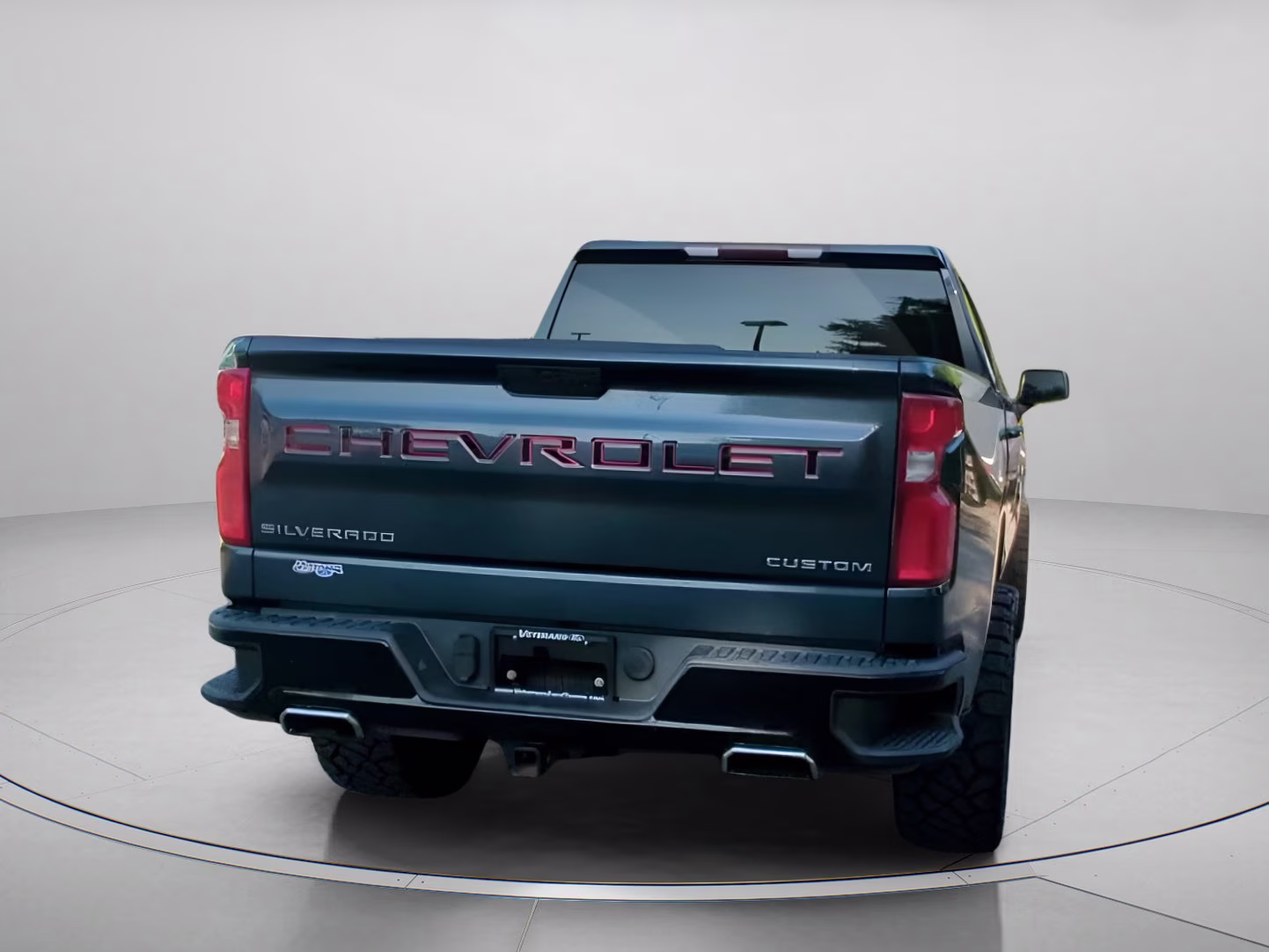 2019 Shadow Gray Metallic Chevrolet Silverado 1500 Custom Trail Boss Crew Cab Pickup 4X4 Truck