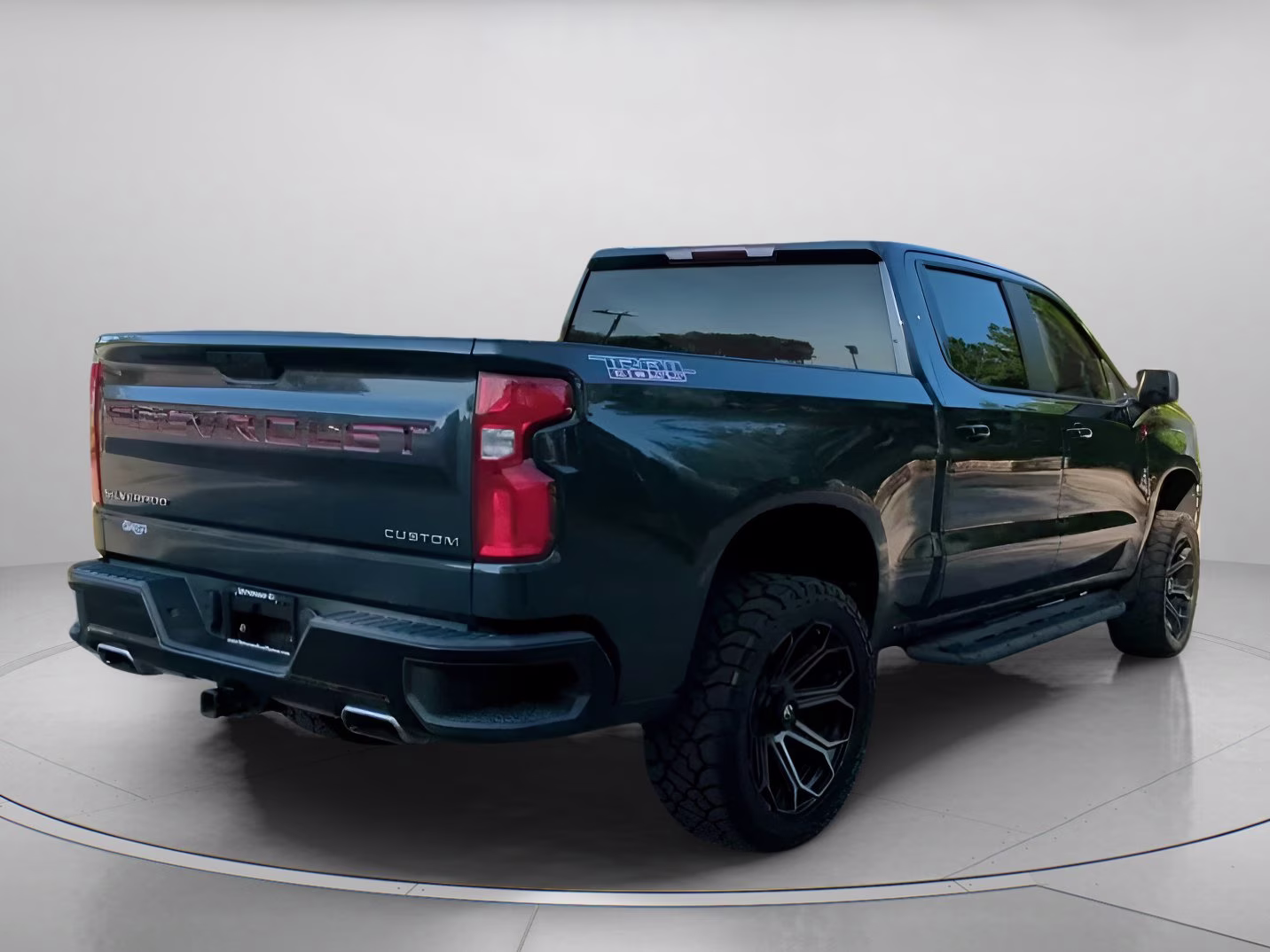 2019 Shadow Gray Metallic Chevrolet Silverado 1500 Custom Trail Boss Crew Cab Pickup 4X4 Truck