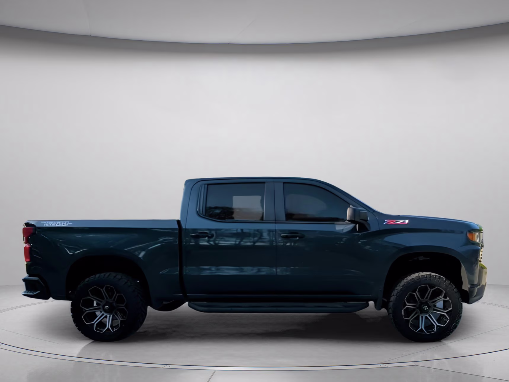 2019 Shadow Gray Metallic Chevrolet Silverado 1500 Custom Trail Boss Crew Cab Pickup 4X4 Truck