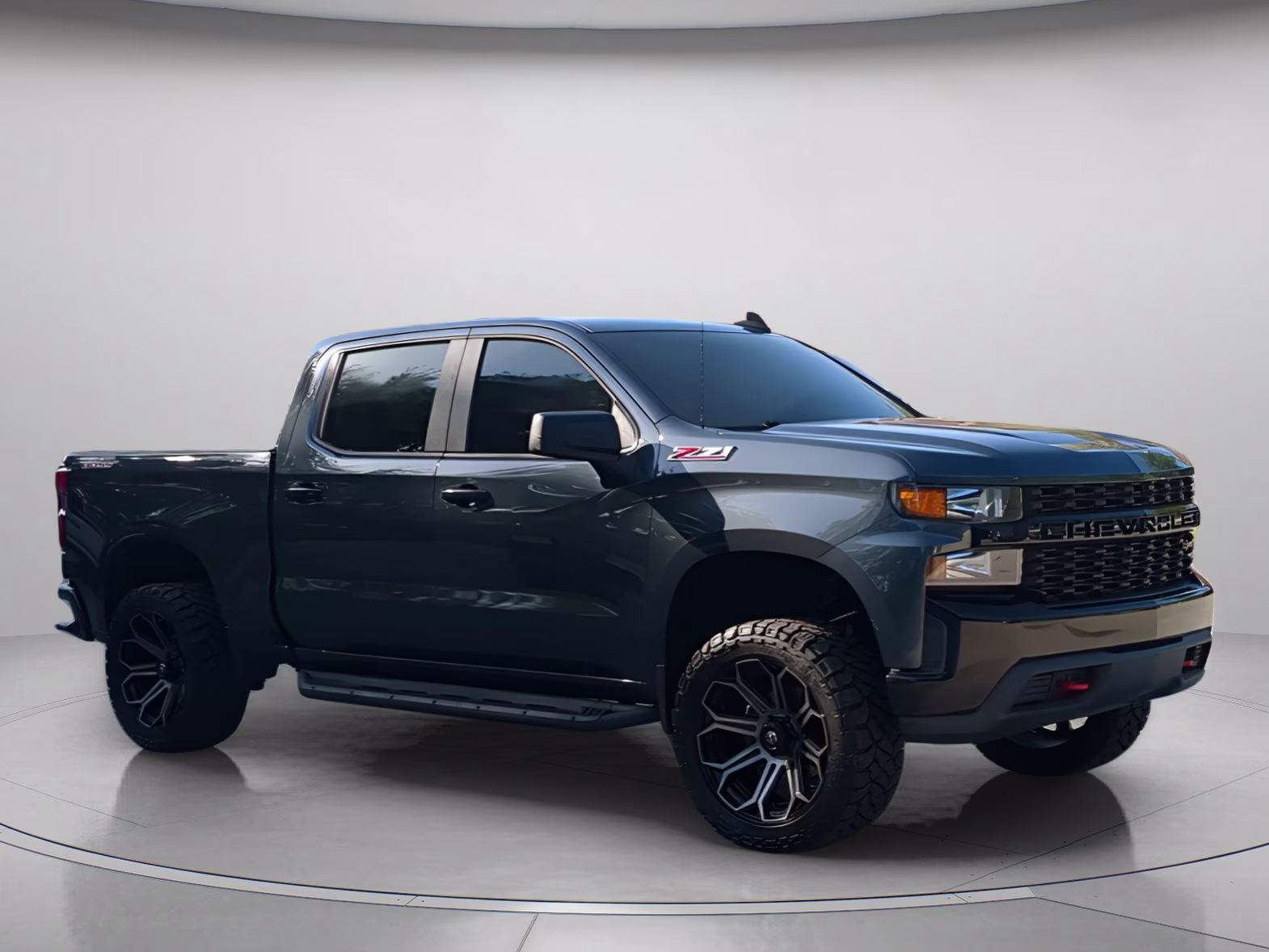 2019 Shadow Gray Metallic Chevrolet Silverado 1500 Custom Trail Boss Crew Cab Pickup 4X4 Truck