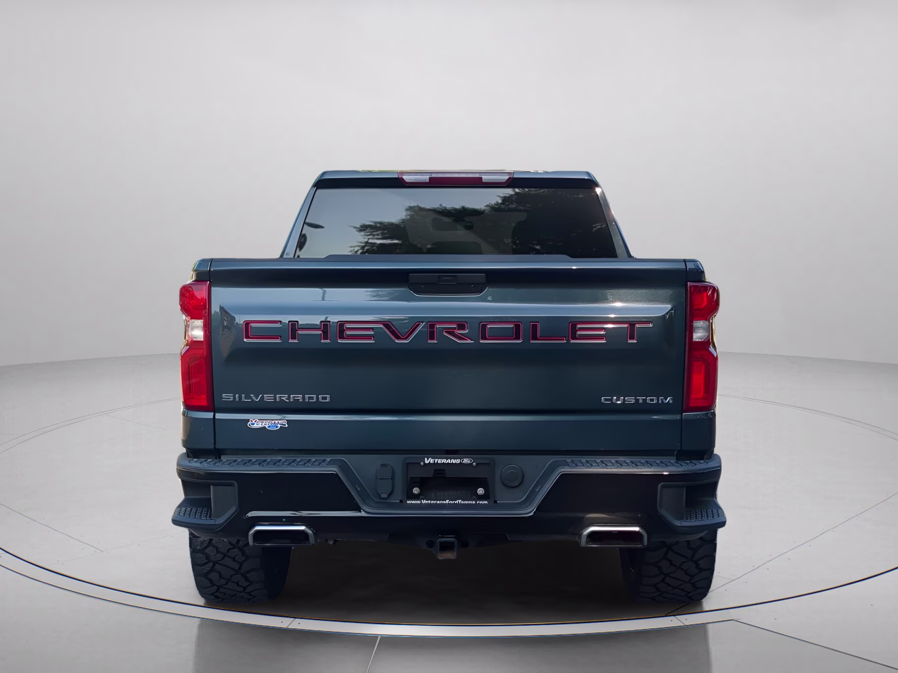 2019 Shadow Gray Metallic Chevrolet Silverado 1500 Custom Trail Boss Crew Cab Pickup 4X4 Truck