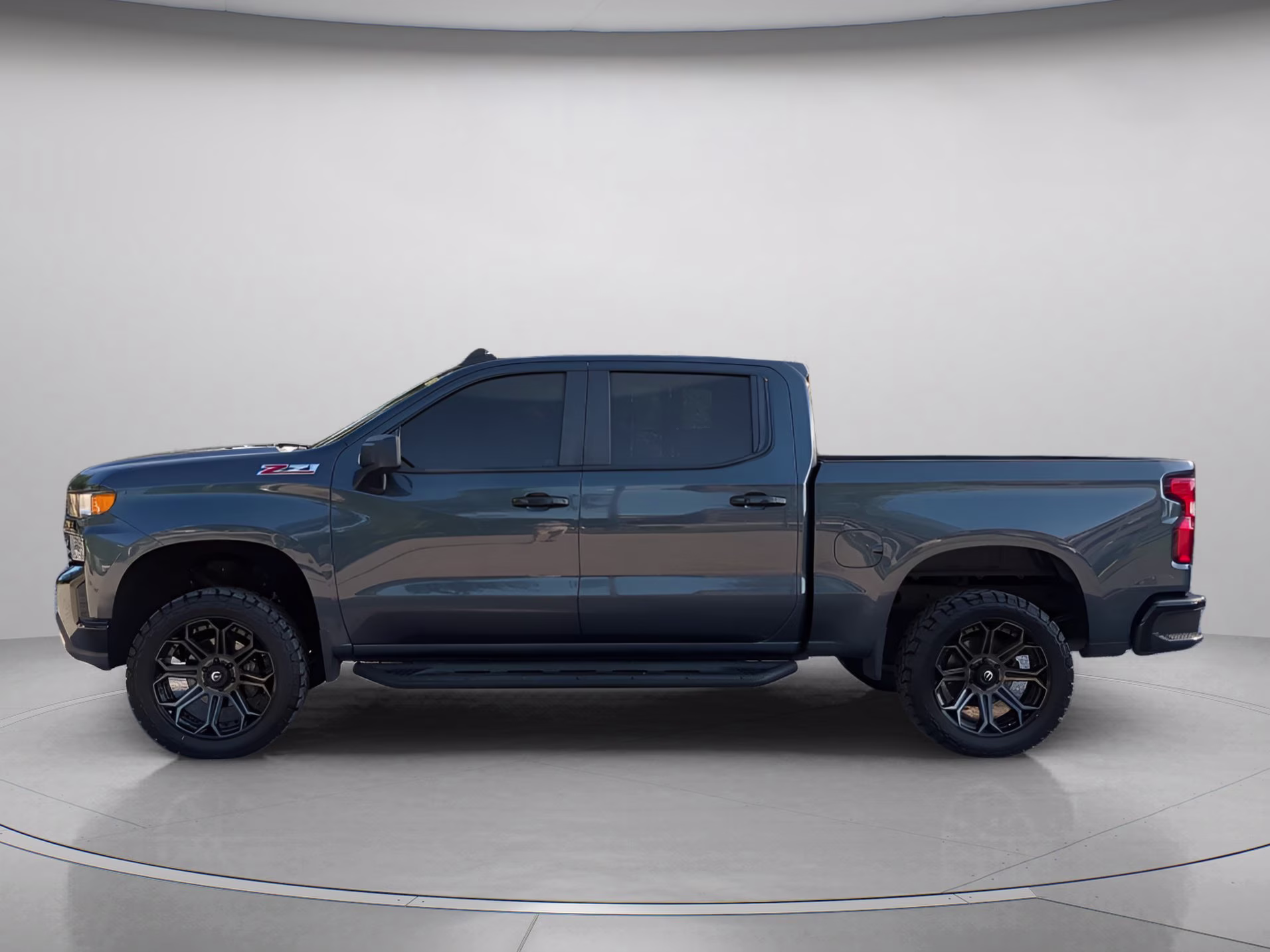 2019 Shadow Gray Metallic Chevrolet Silverado 1500 Custom Trail Boss Crew Cab Pickup 4X4 Truck