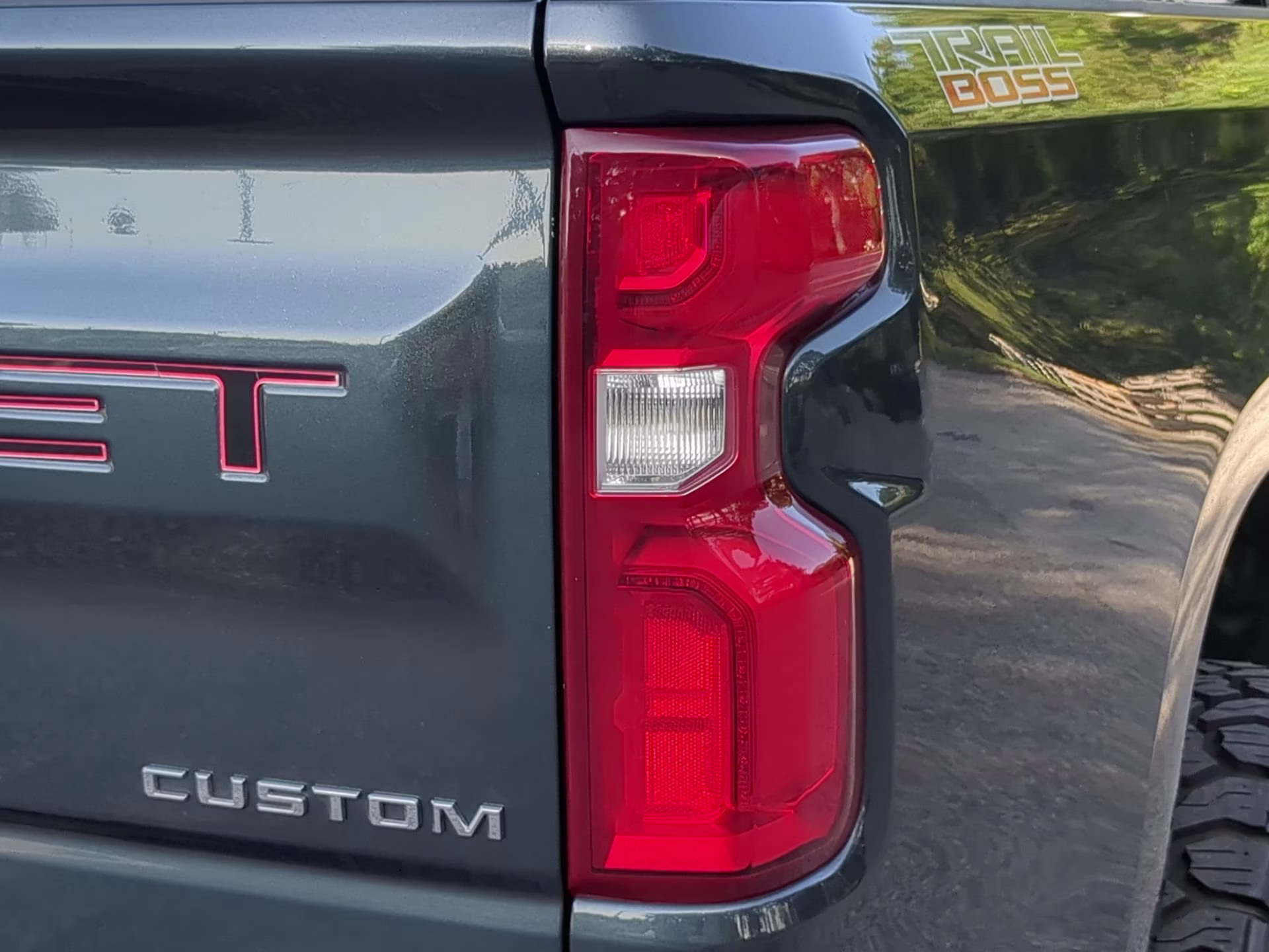 2019 Shadow Gray Metallic Chevrolet Silverado 1500 Custom Trail Boss Crew Cab Pickup 4X4 Truck