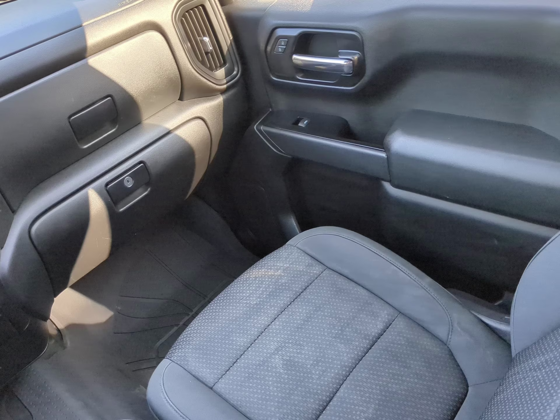 2019 Shadow Gray Metallic Chevrolet Silverado 1500 Custom Trail Boss Crew Cab Pickup 4X4 Truck