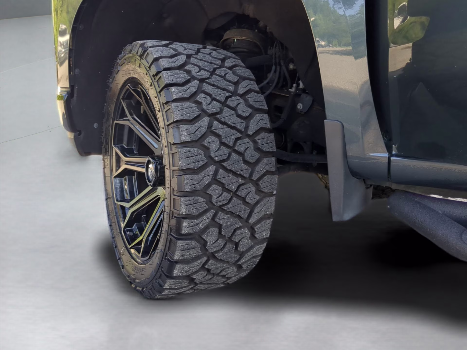 2019 Shadow Gray Metallic Chevrolet Silverado 1500 Custom Trail Boss Crew Cab Pickup 4X4 Truck