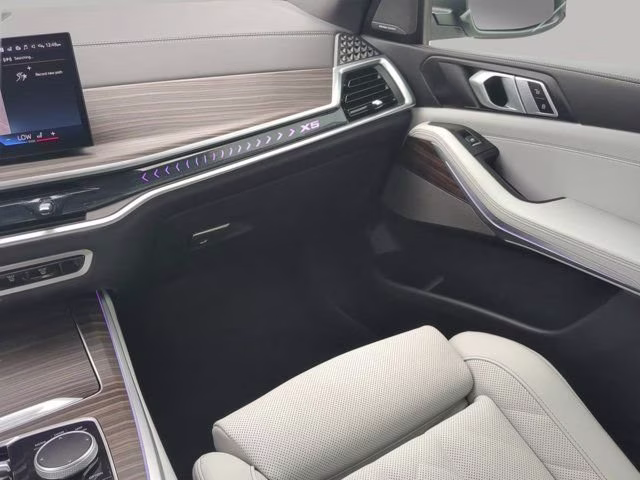 2025 Alpine White BMW X5 xDrive40i AWD SUV