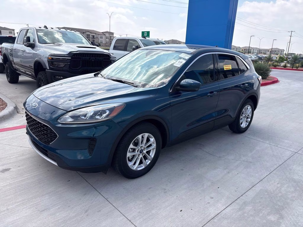 2020 Green Metallic Ford Escape SE FWD SUV