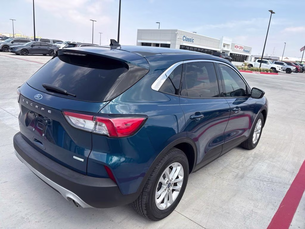 2020 Green Metallic Ford Escape SE FWD SUV
