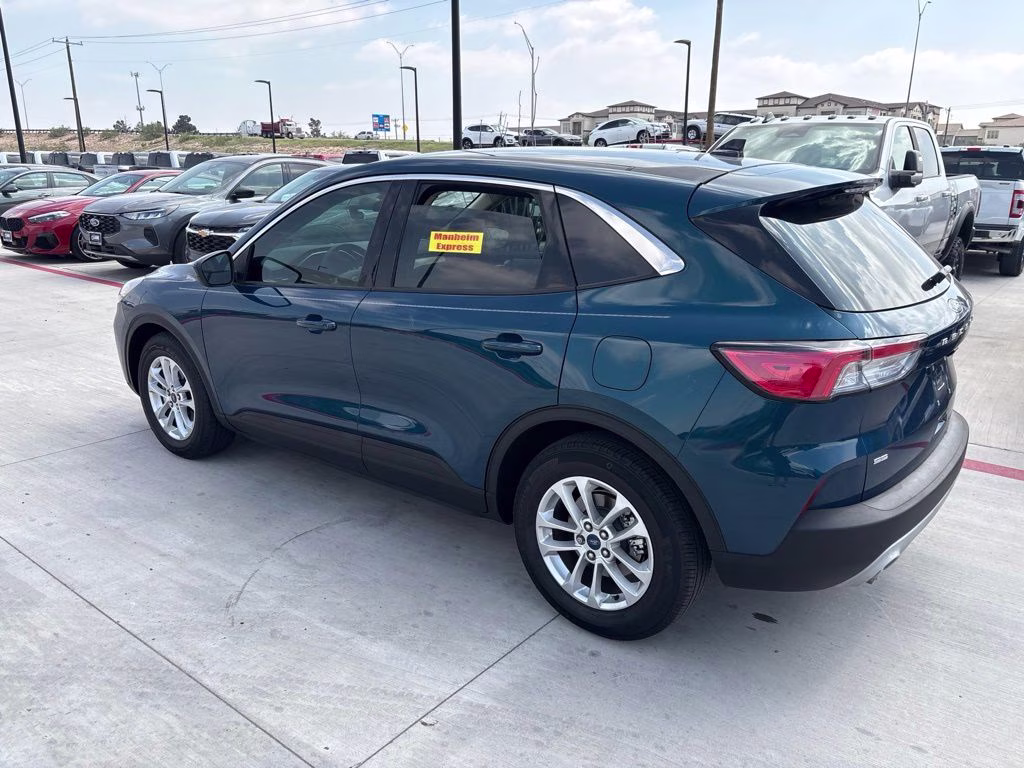 2020 Green Metallic Ford Escape SE FWD SUV