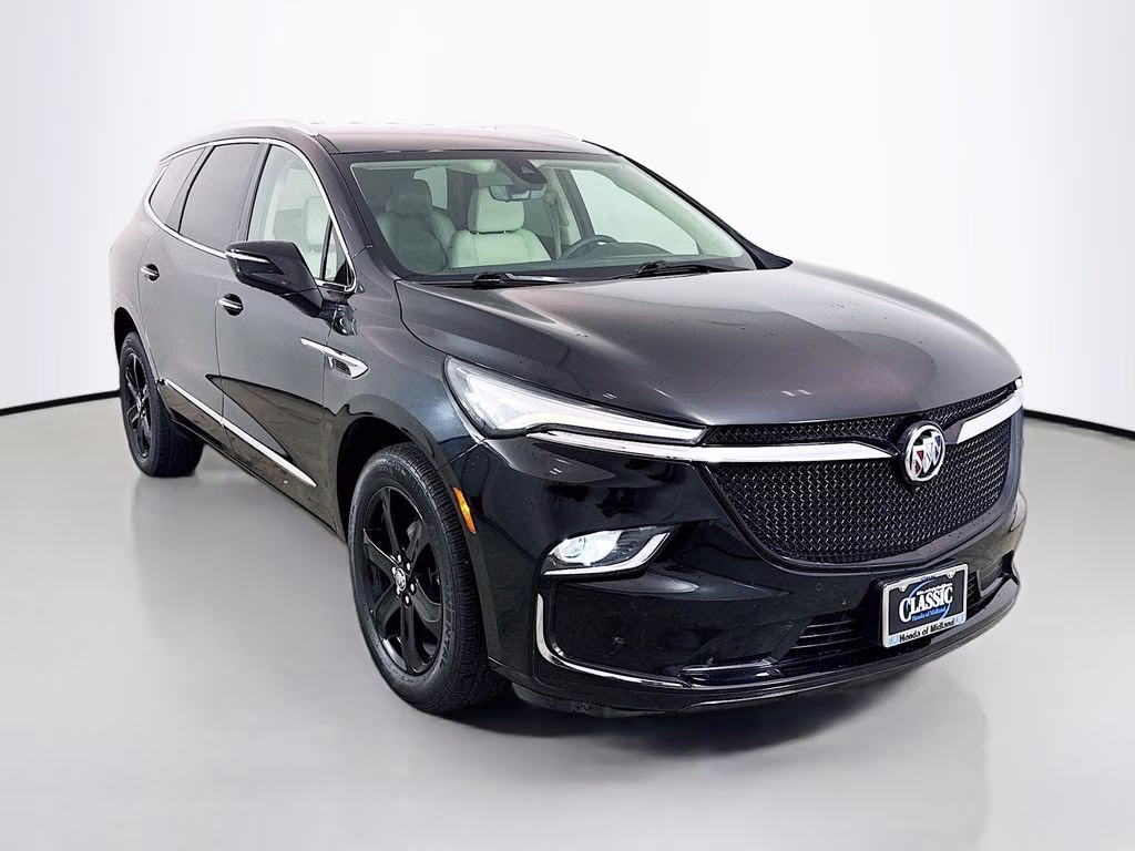 2023 Buick Enclave Essence's photo
