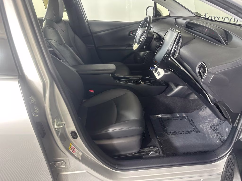 2017 Classic Silver Metallic Toyota Prius Prime Advanced FWD Hatchback