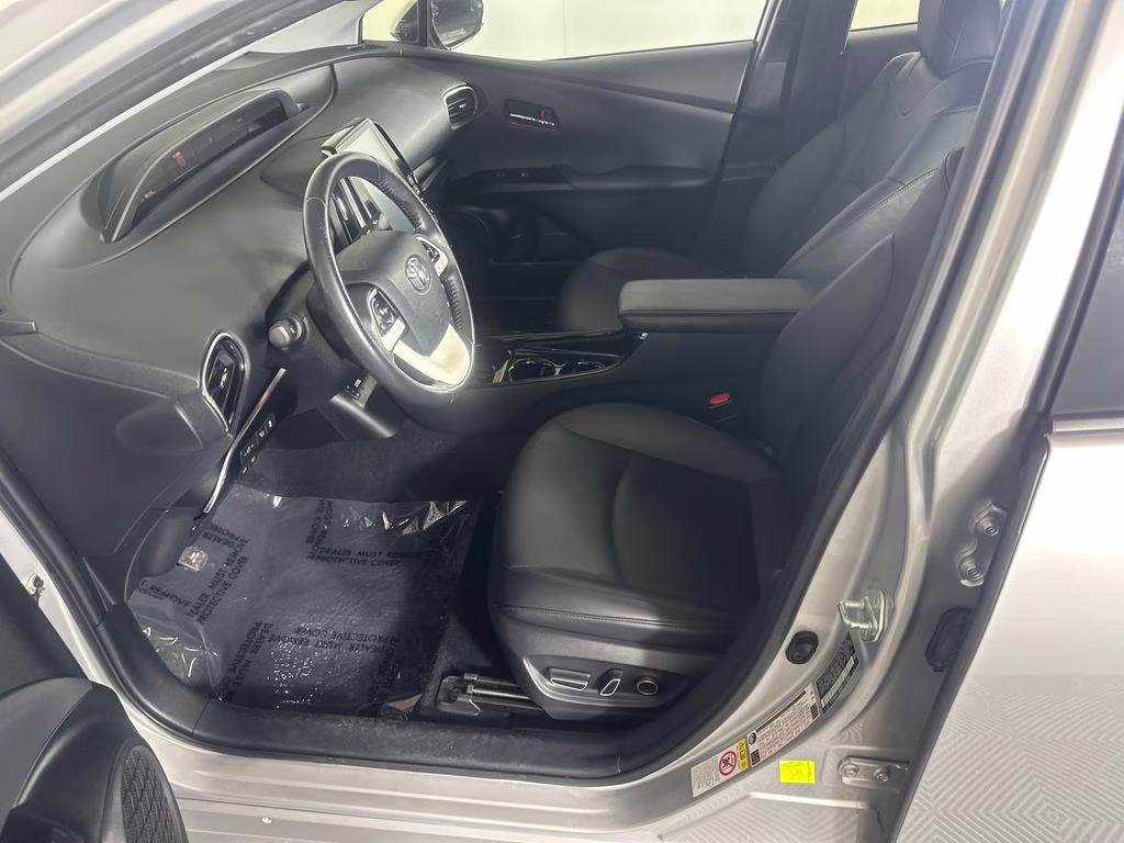 2017 Classic Silver Metallic Toyota Prius Prime Advanced FWD Hatchback