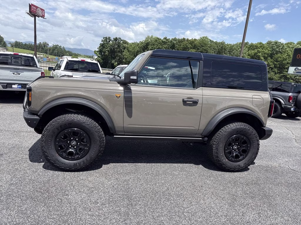 2025 Gray Ford Bronco Badlands 4X4 SUV