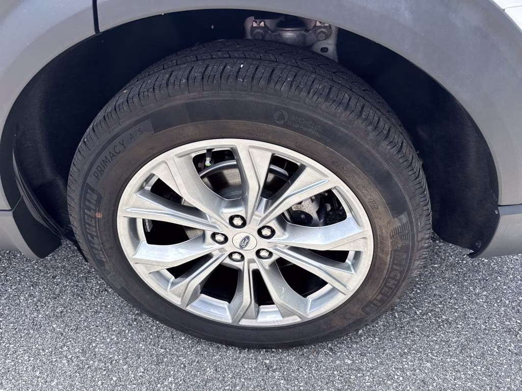 2023 Star White Metallic Tri-Coat Ford Explorer XLT RWD SUV