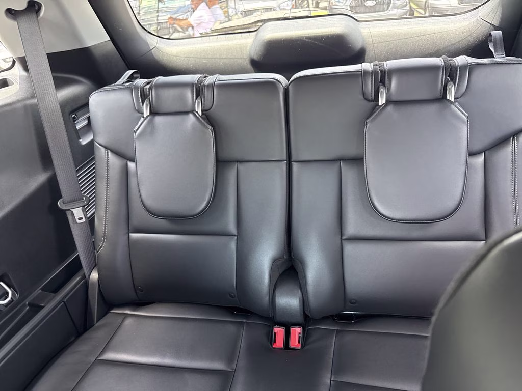 2023 Star White Metallic Tri-Coat Ford Explorer XLT RWD SUV