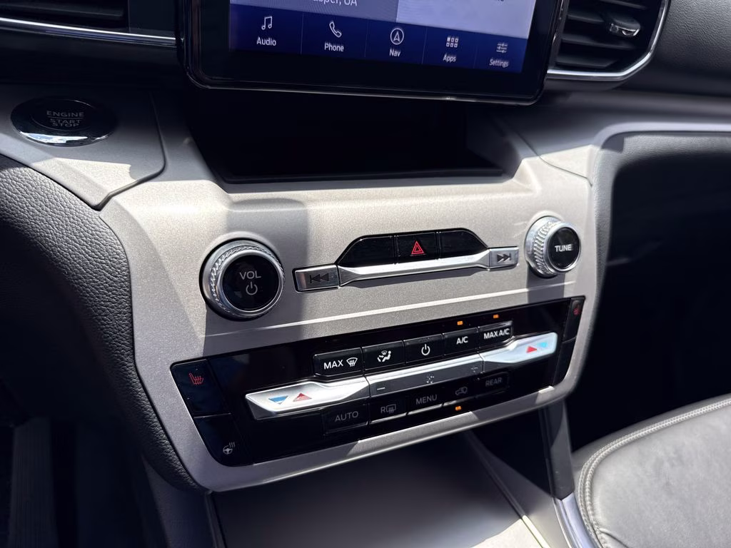 2023 Star White Metallic Tri-Coat Ford Explorer XLT RWD SUV