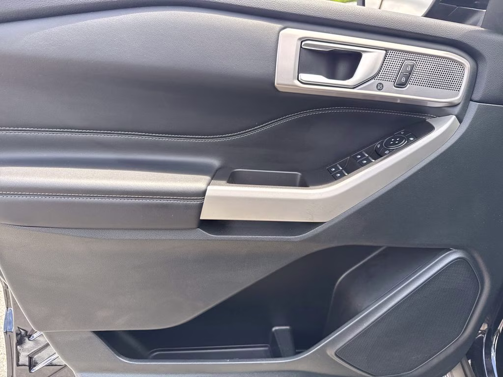 2024 Agate Black Metallic Ford Explorer XLT 4X4 SUV