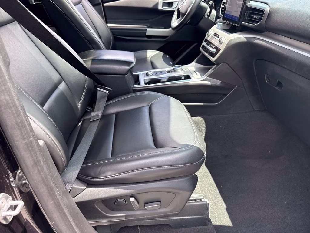 2024 Agate Black Metallic Ford Explorer XLT 4X4 SUV