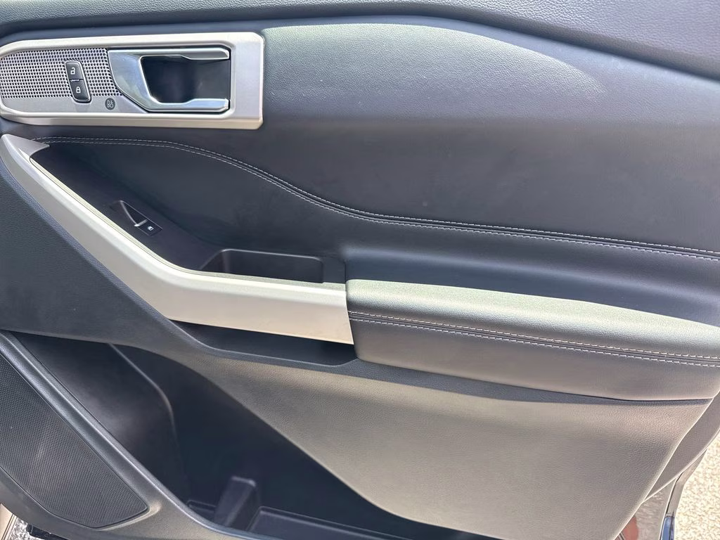 2024 Agate Black Metallic Ford Explorer XLT 4X4 SUV