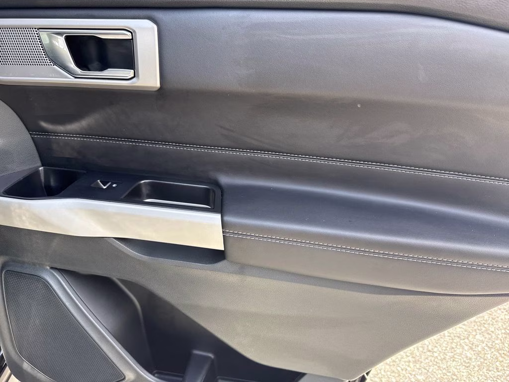 2024 Agate Black Metallic Ford Explorer XLT 4X4 SUV