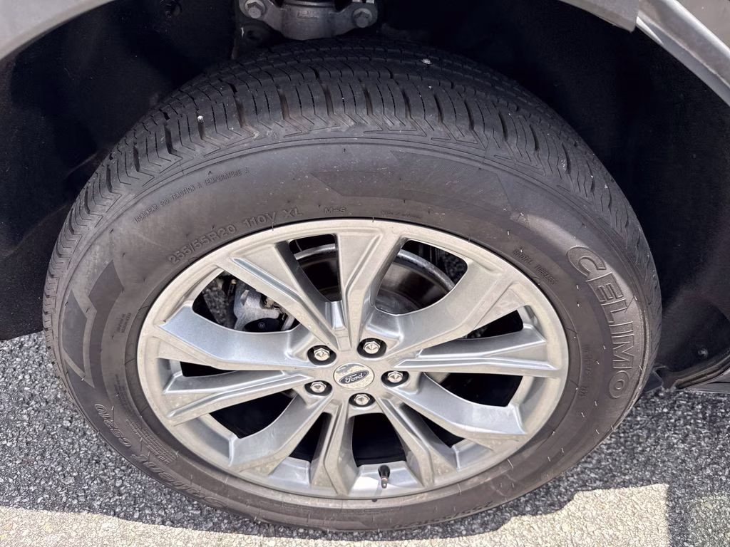 2024 Agate Black Metallic Ford Explorer XLT 4X4 SUV