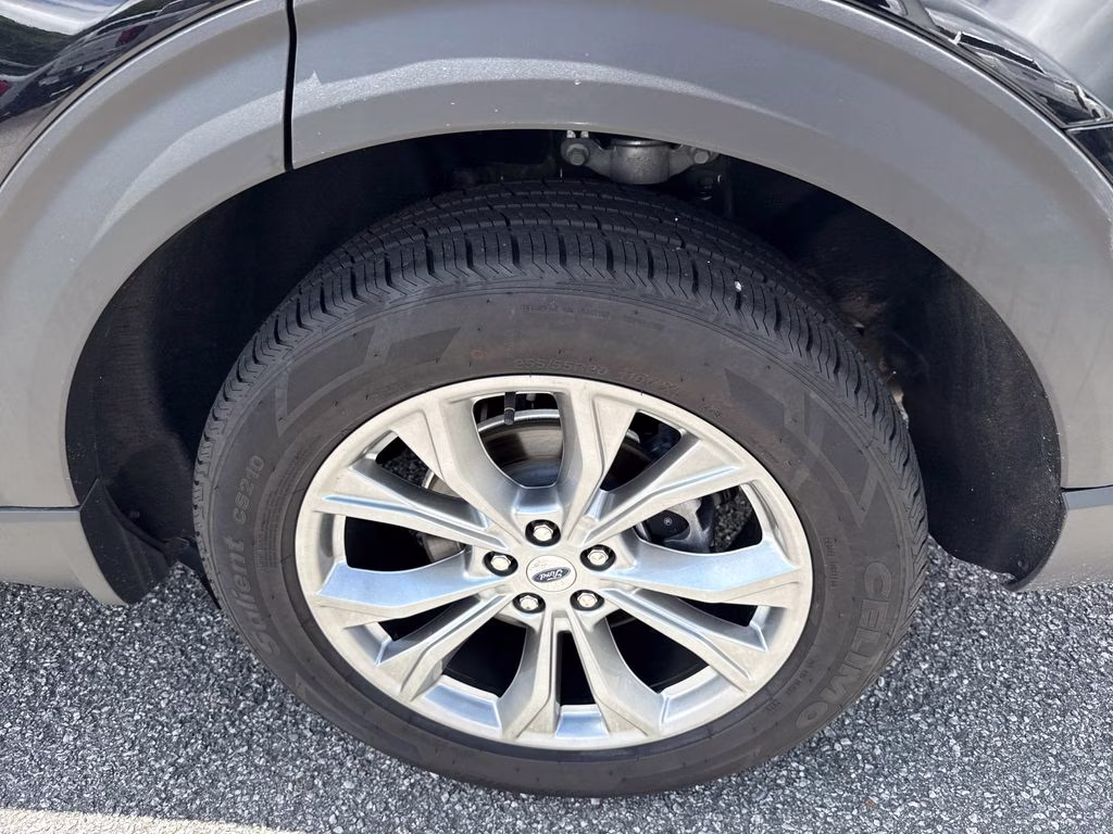 2024 Agate Black Metallic Ford Explorer XLT 4X4 SUV