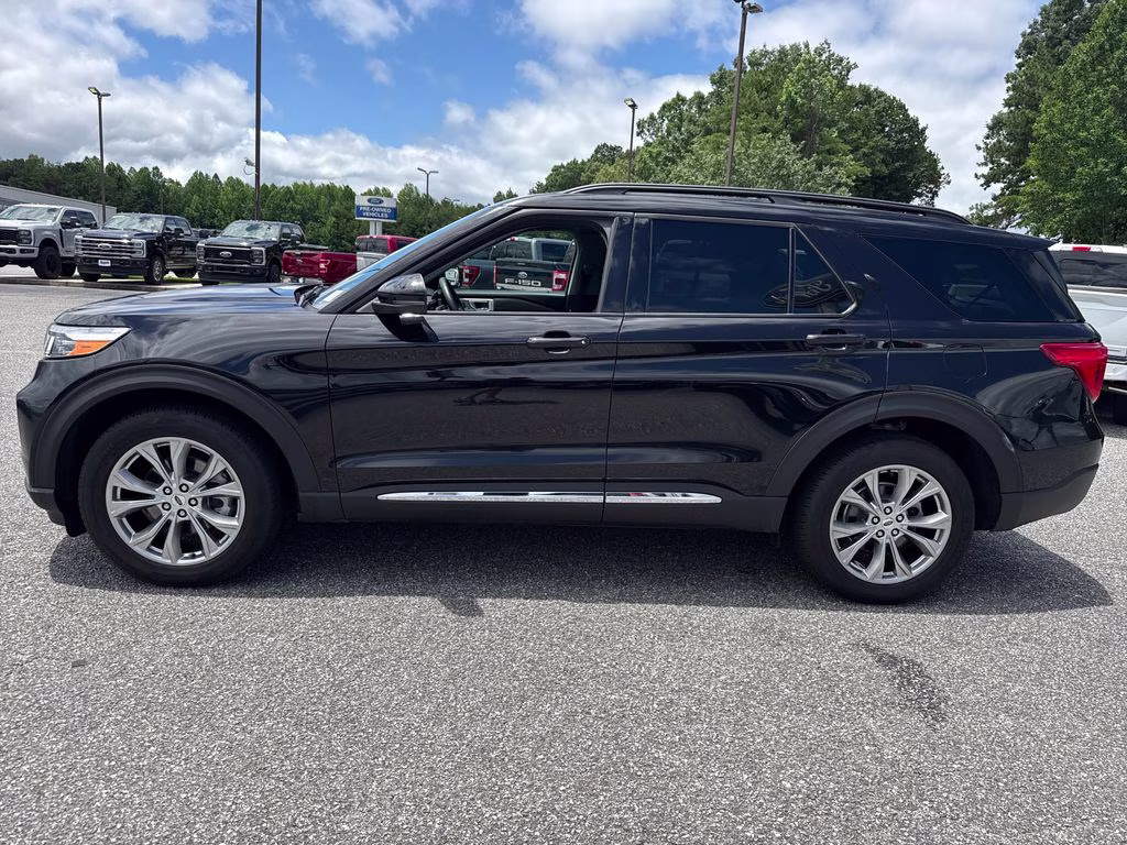 2024 Agate Black Metallic Ford Explorer XLT 4X4 SUV