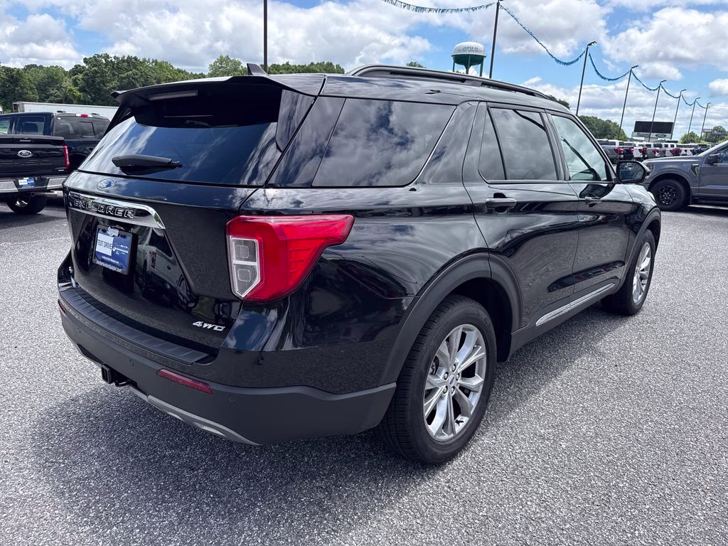 2024 Agate Black Metallic Ford Explorer XLT 4X4 SUV