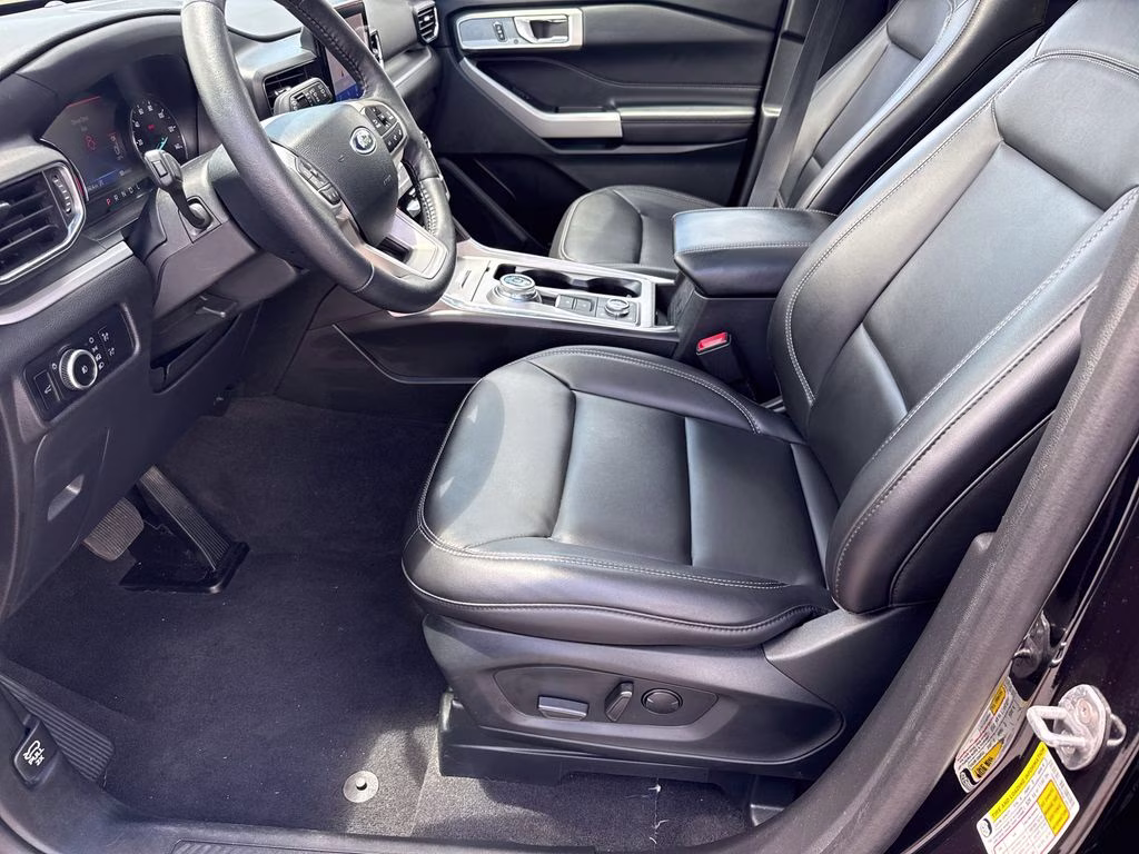 2024 Agate Black Metallic Ford Explorer XLT 4X4 SUV