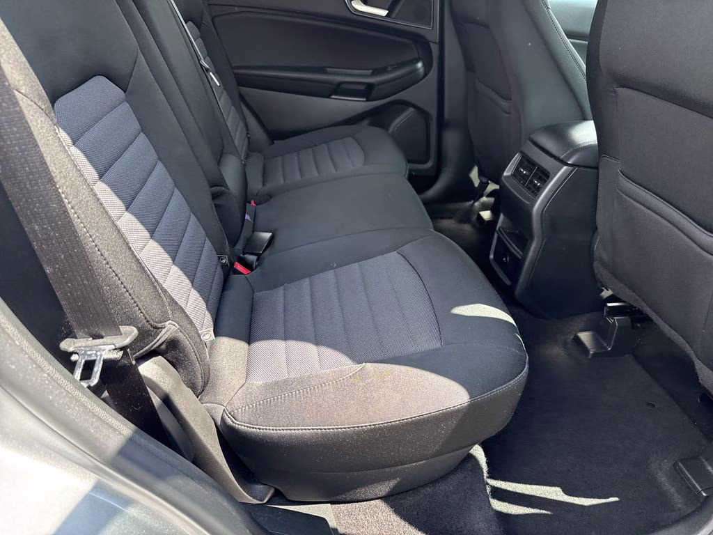 2023 Iconic Silver Metallic Ford Edge SE AWD SUV