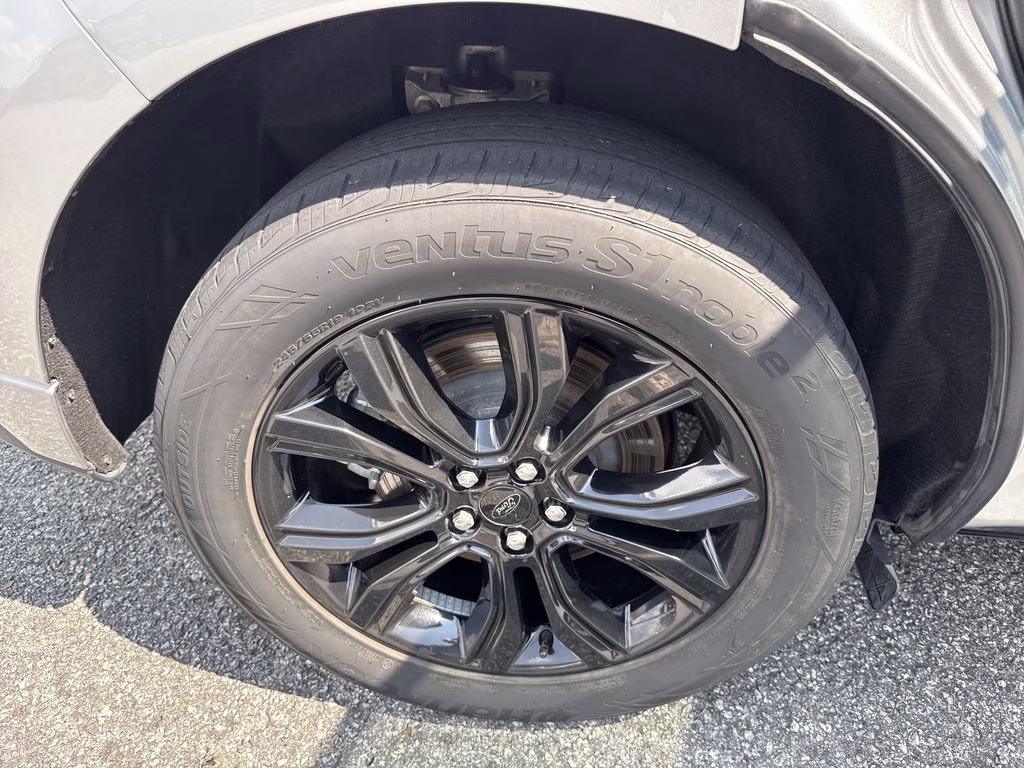 2023 Iconic Silver Metallic Ford Edge SE AWD SUV