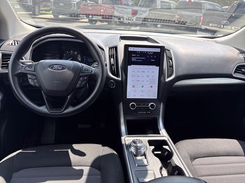 2023 Iconic Silver Metallic Ford Edge SE AWD SUV
