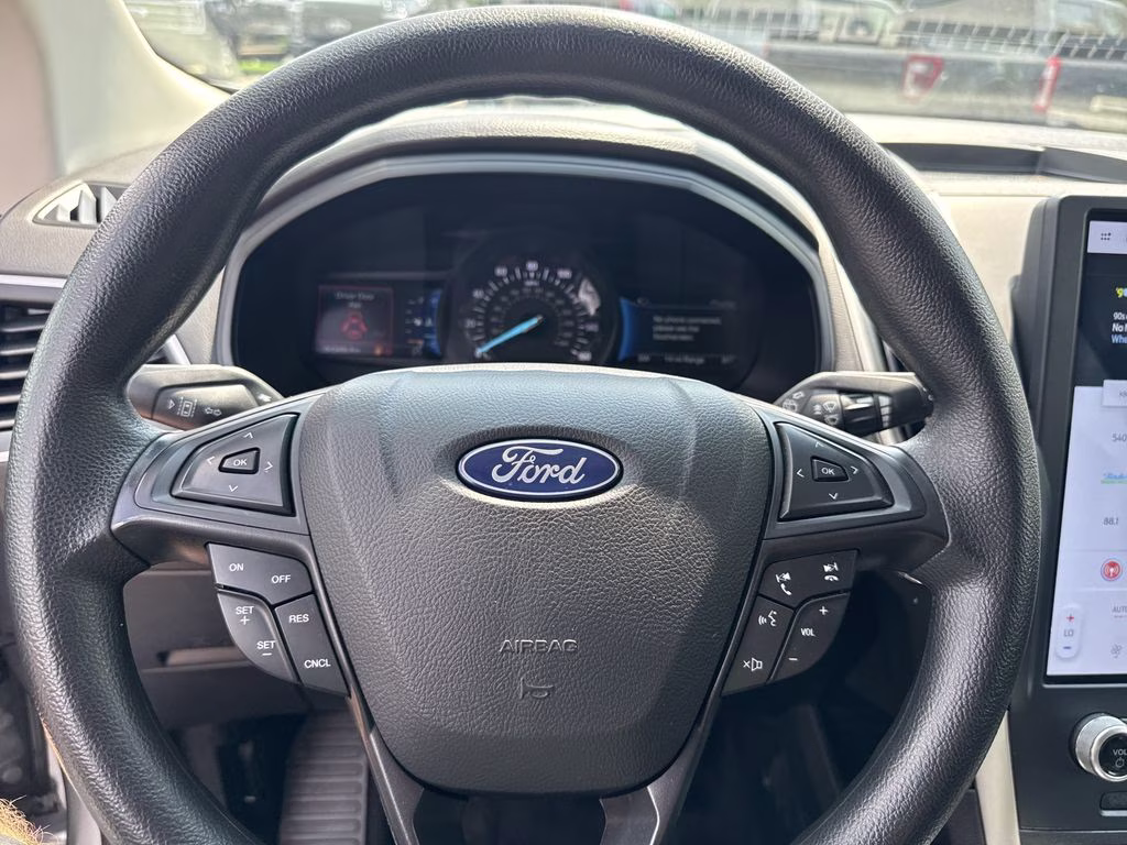 2023 Iconic Silver Metallic Ford Edge SE AWD SUV
