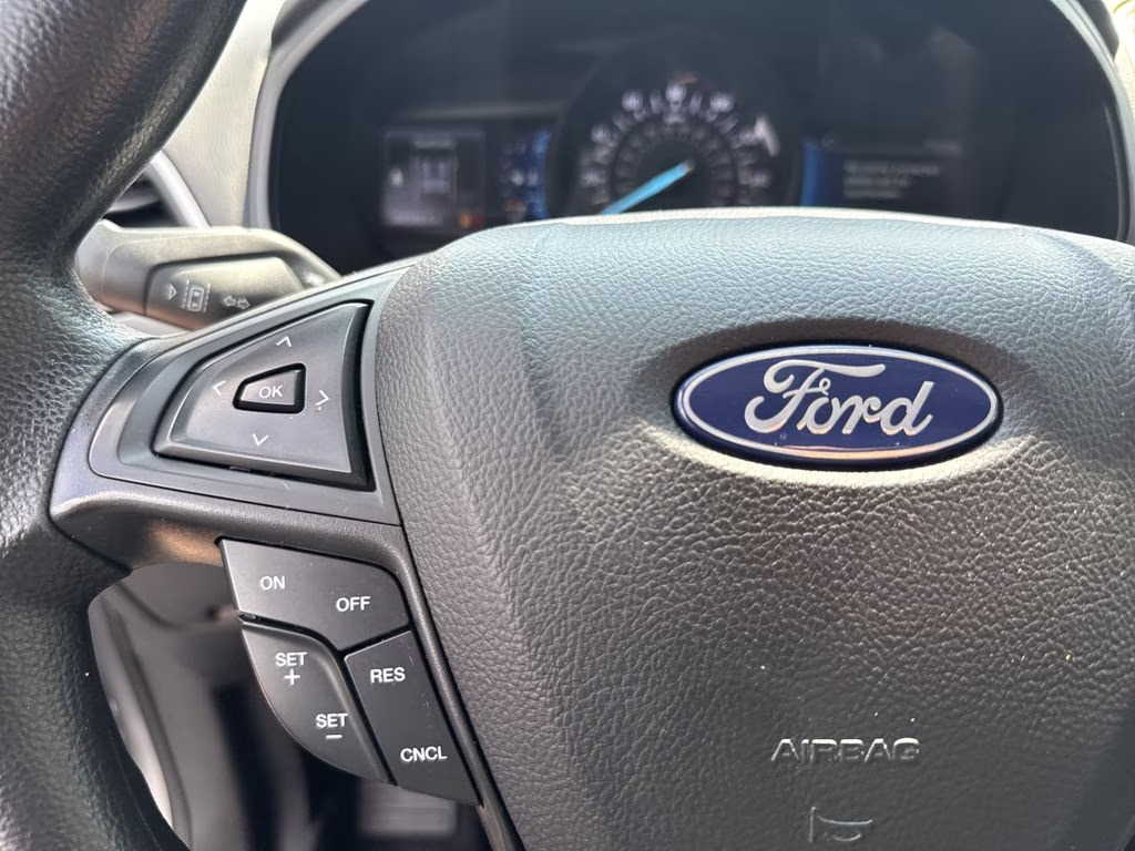 2023 Iconic Silver Metallic Ford Edge SE AWD SUV