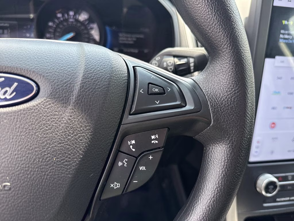 2023 Iconic Silver Metallic Ford Edge SE AWD SUV