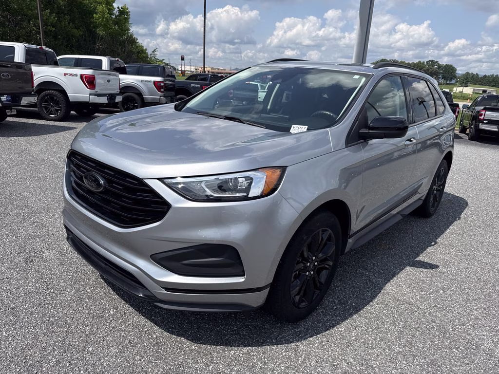 2023 Iconic Silver Metallic Ford Edge SE AWD SUV