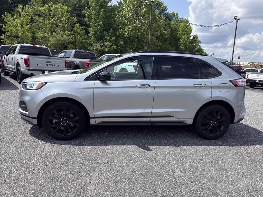2023 Iconic Silver Metallic Ford Edge SE AWD SUV
