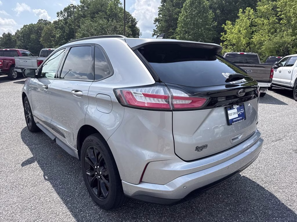 2023 Iconic Silver Metallic Ford Edge SE AWD SUV