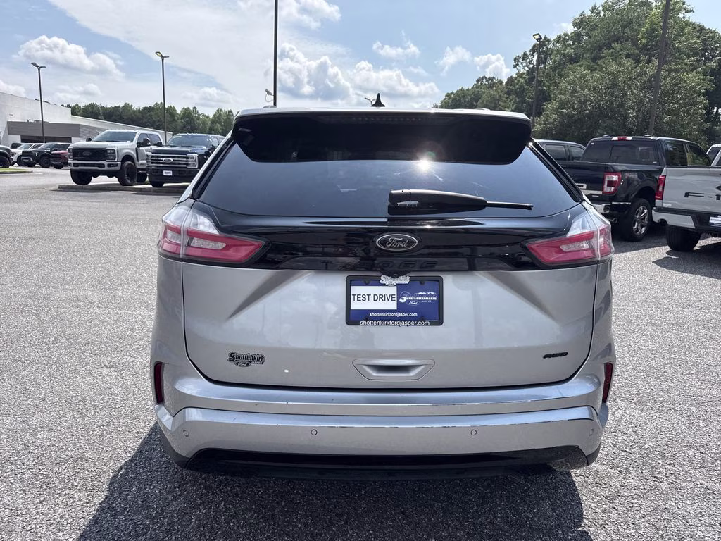 2023 Iconic Silver Metallic Ford Edge SE AWD SUV