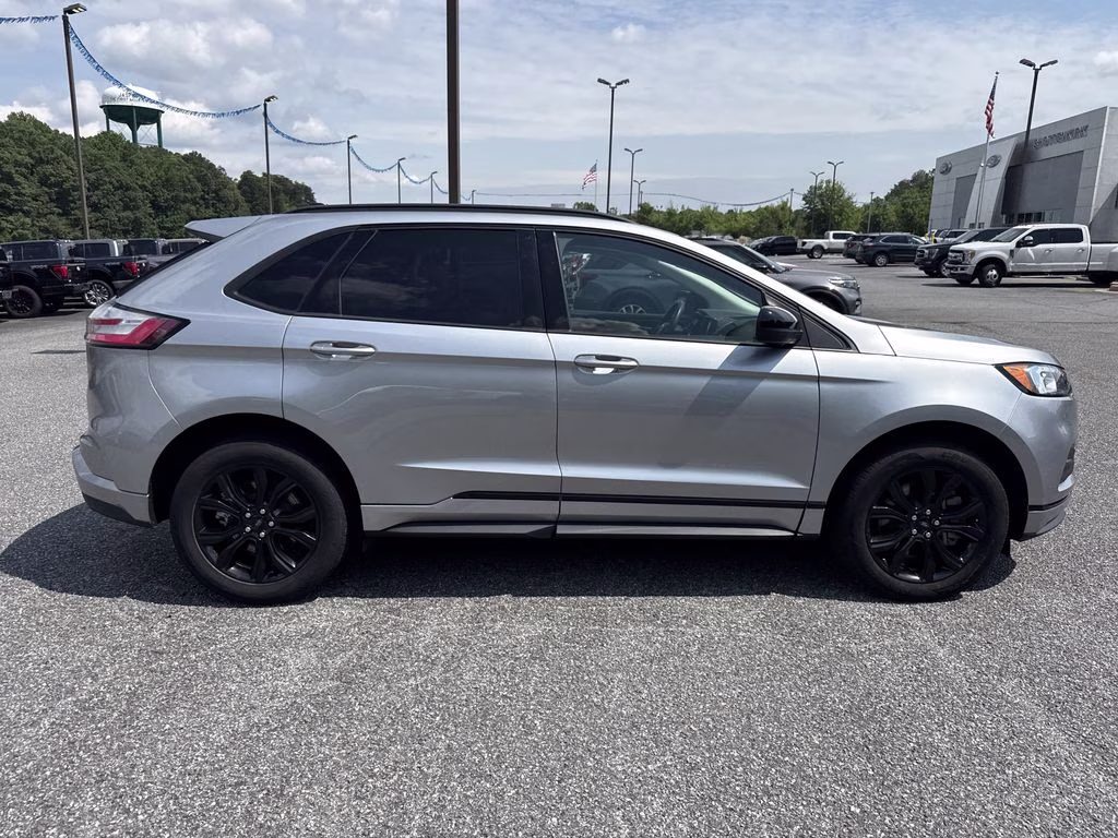 2023 Iconic Silver Metallic Ford Edge SE AWD SUV