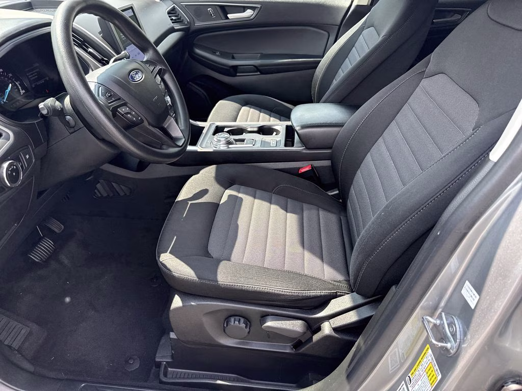 2023 Iconic Silver Metallic Ford Edge SE AWD SUV